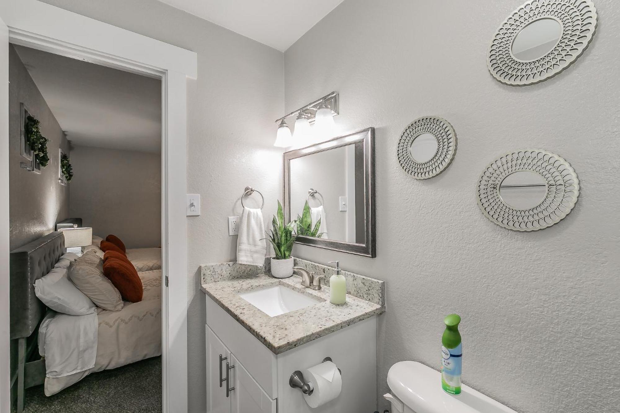 Cozy 2Br Farmhouse Apt - Sleeps 8 - Free Parking! Arlington Exterior foto