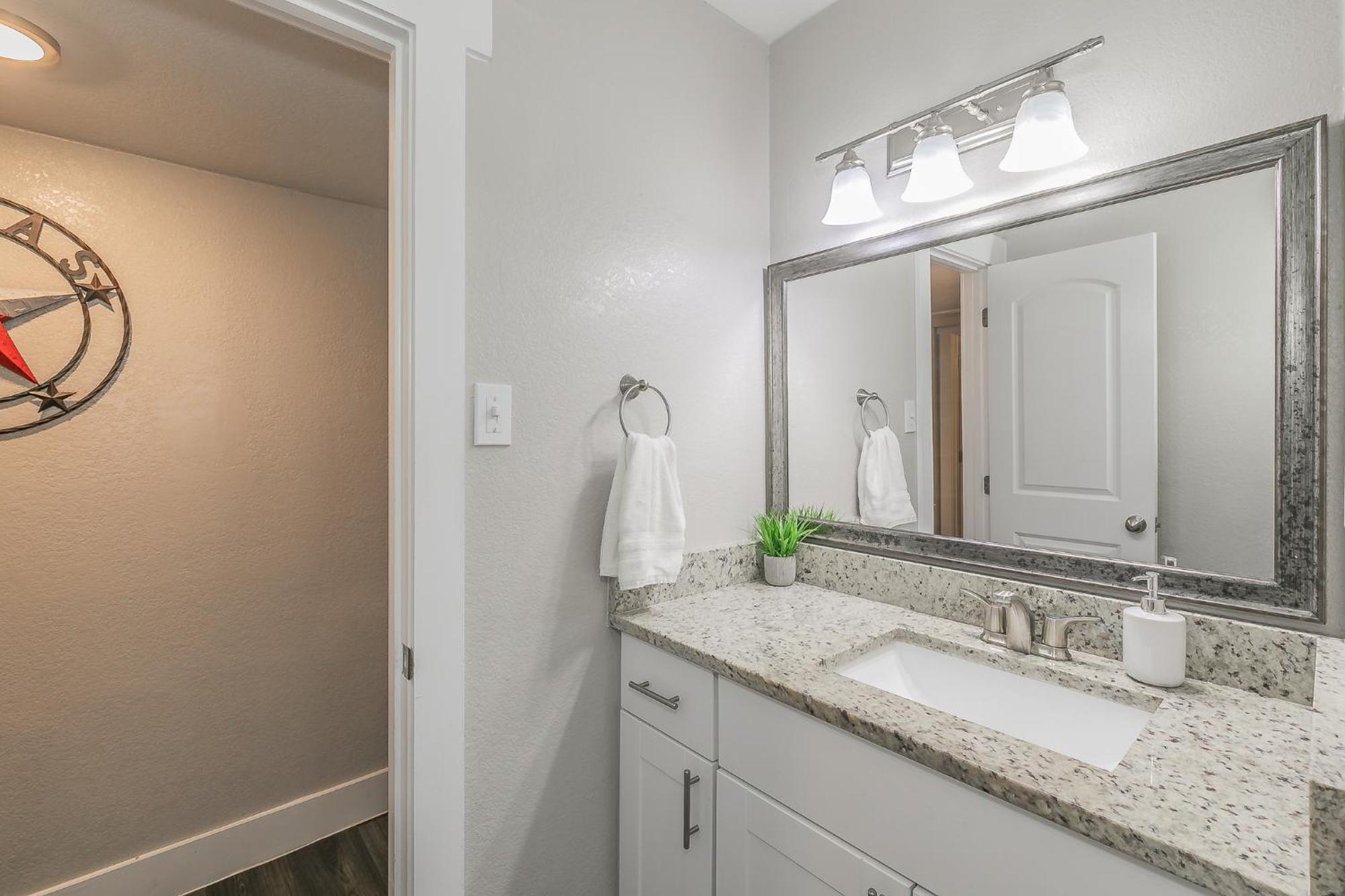Cozy 2Br Farmhouse Apt - Sleeps 8 - Free Parking! Arlington Exterior foto